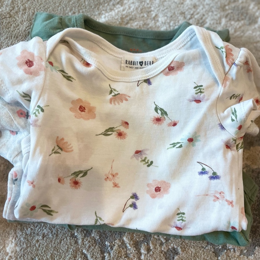 6 pc baby bodysuit 6-9 months